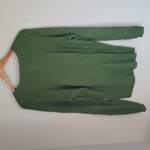 Banana Republic green sweater - Picture 2 of 6